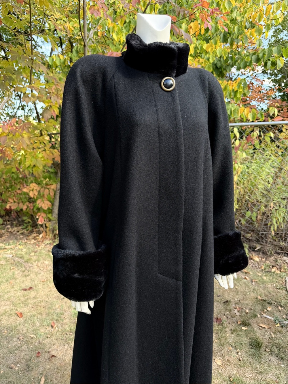 Vintage Black Braefair  Coat Womens Size Large Long Trench Faux Fur Collar Cuffs